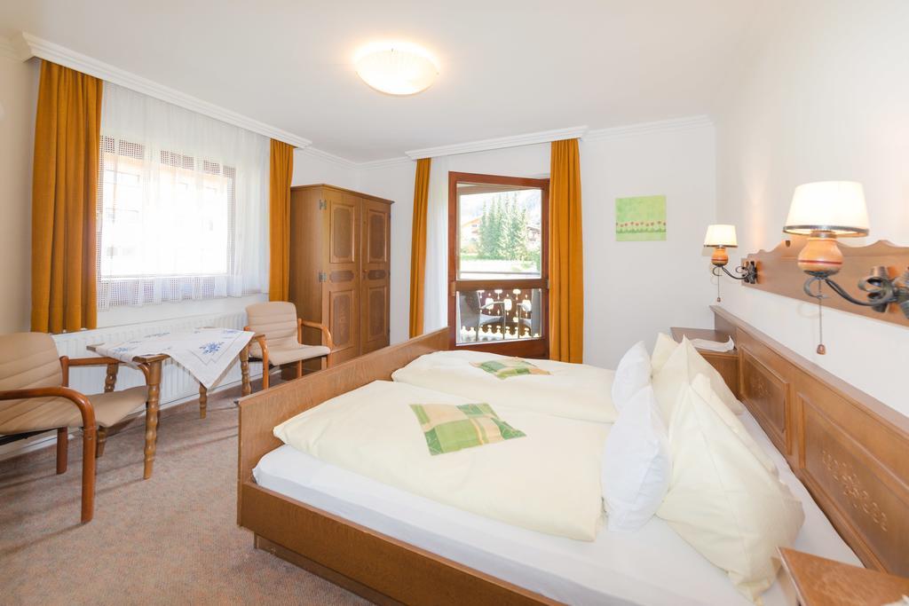 Gastehaus Soldanella Otel Ramsau am Dachstein Oda fotoğraf